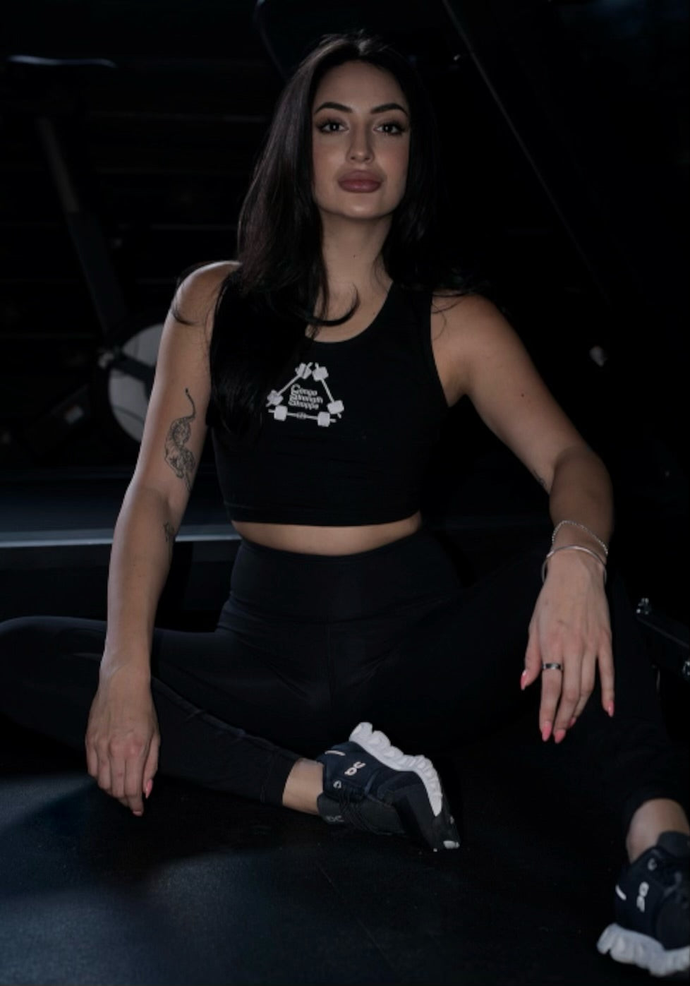 Black crop top selfie
