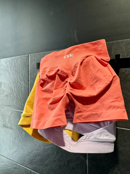 Seamless training shorts for women